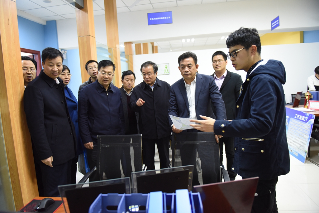 参观考察西邮示范性就业创业指导服务机构