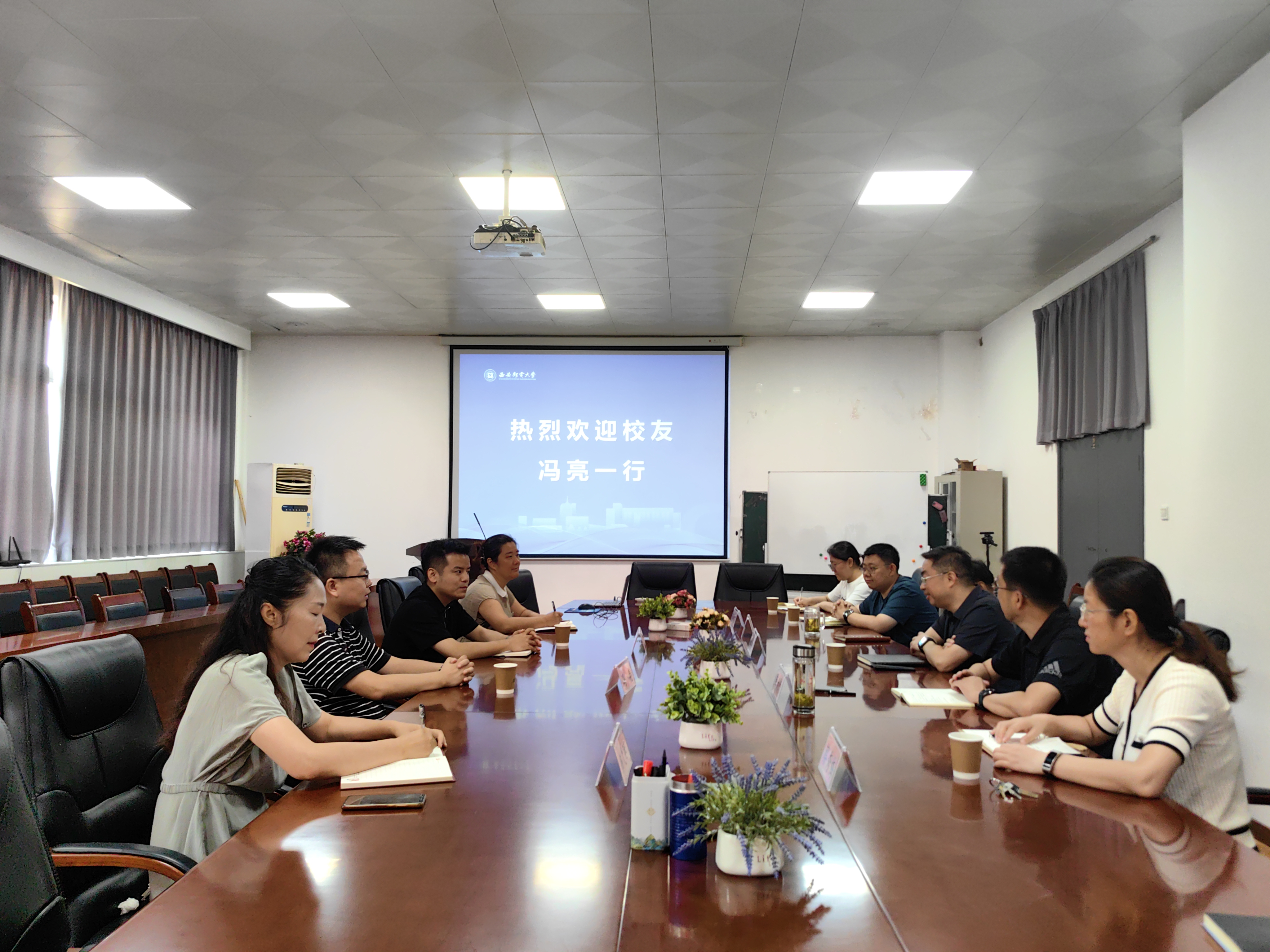 紫光云技术有限公司陕西区域负责人冯亮一行来校交流-西邮新闻网